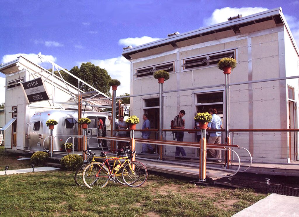 UT_Front View on Mall